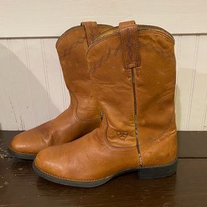 Ariat Ladies’ western roper boot. Size 8.5B.  Distressed brown